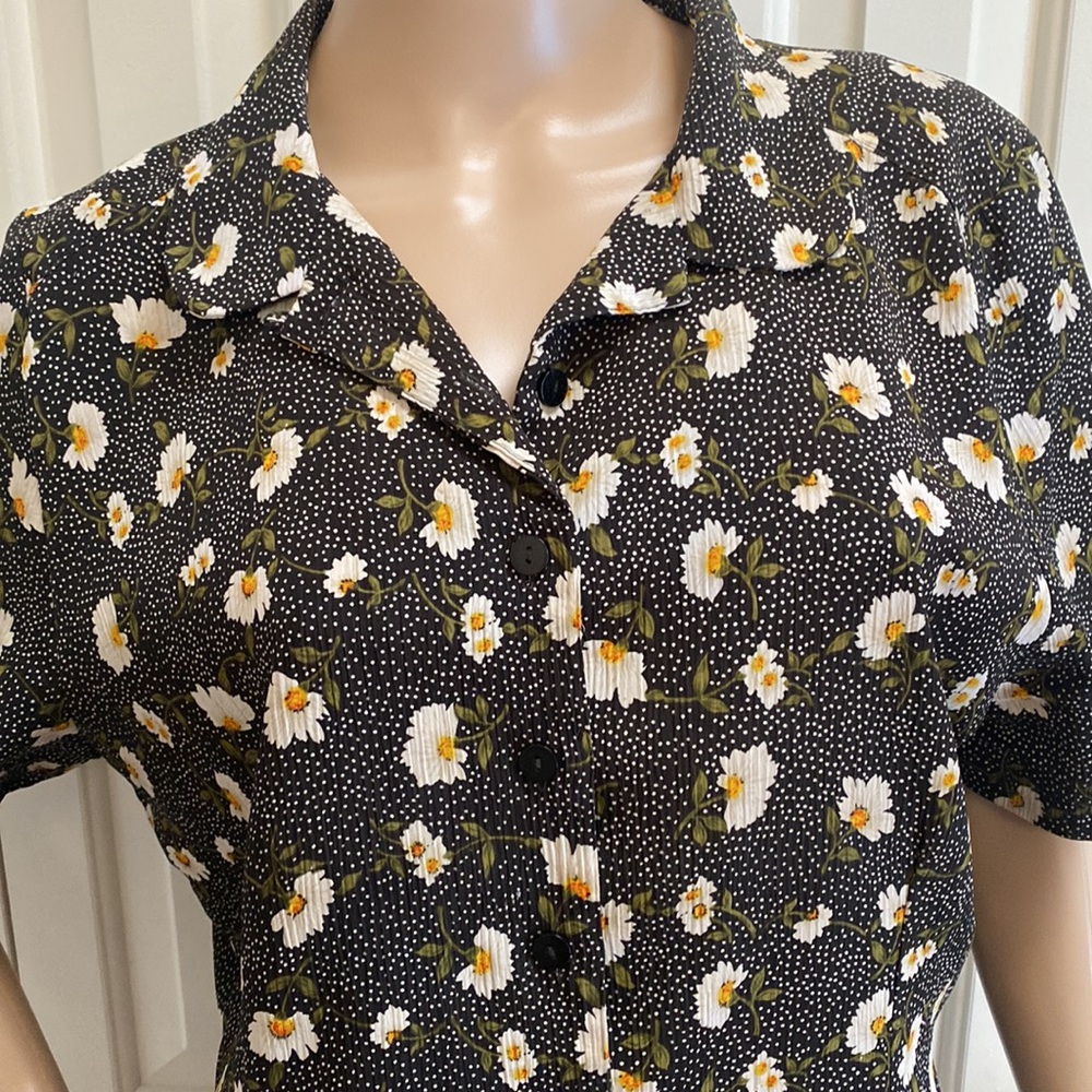 Kathie Lee Womens Size 16 Button Front Blouse. Black with floral print - Picture 2 of 9